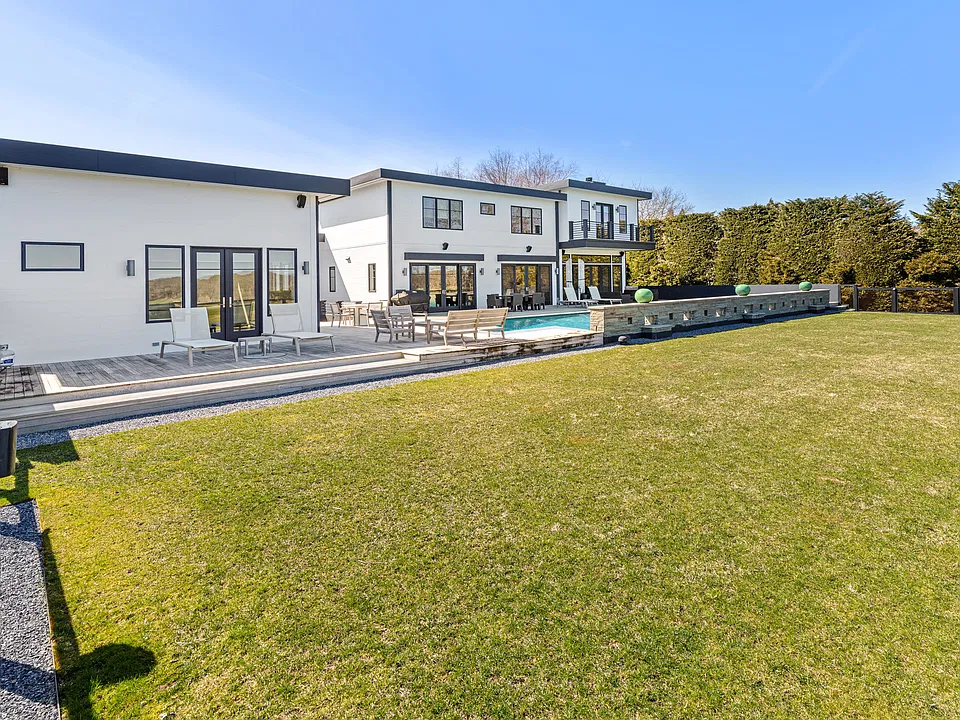 164 Tuckahoe Ln