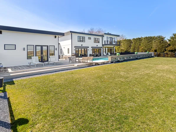 164 Tuckahoe Ln, Southampton, NY 11968