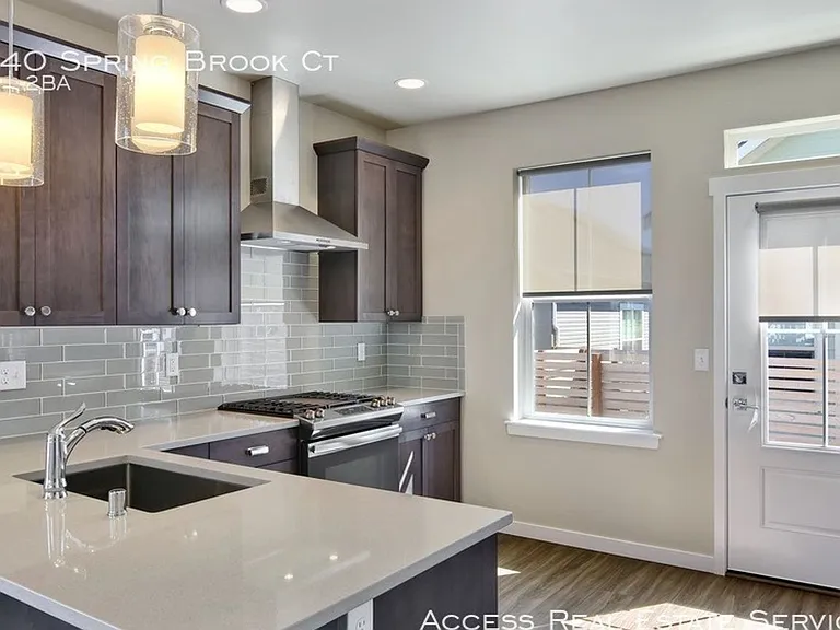 4740 Spring Brook Ct — Photo 11