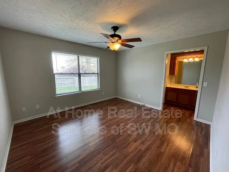 609 E Sunset St — Photo 6