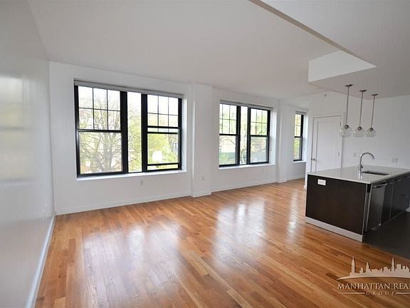 2nd image of 10 Saint Pauls Pl APT 2C