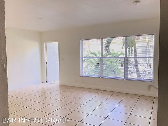 5th image of 935 Marseille Dr APT 4
