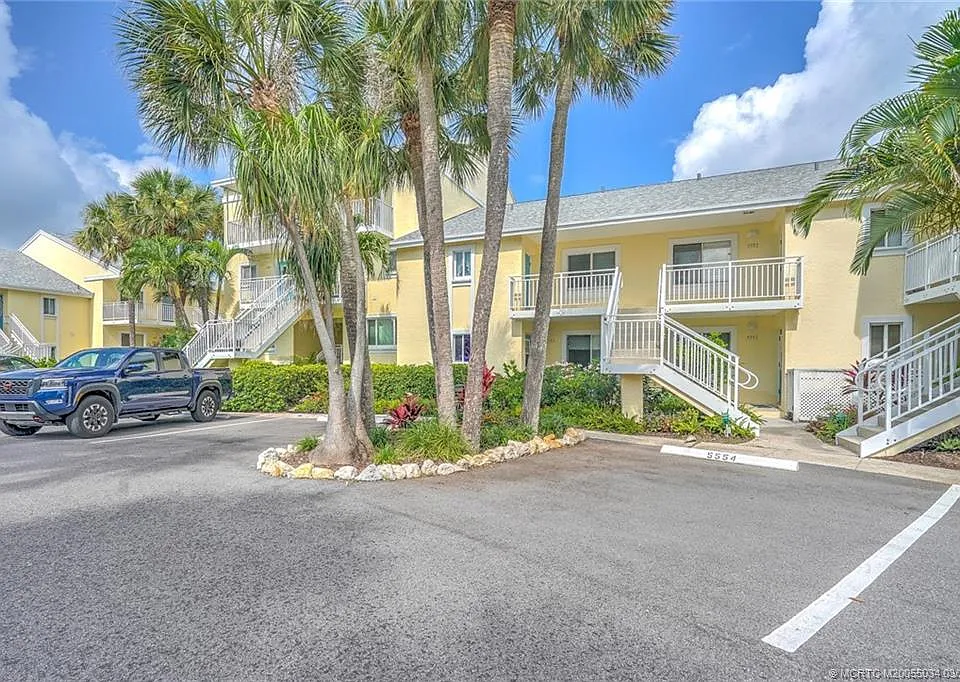 5553 NE Gulfstream Way