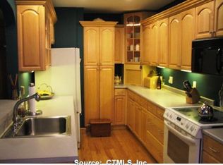 38 Wauwinet Ct #38, Guilford, CT 06437