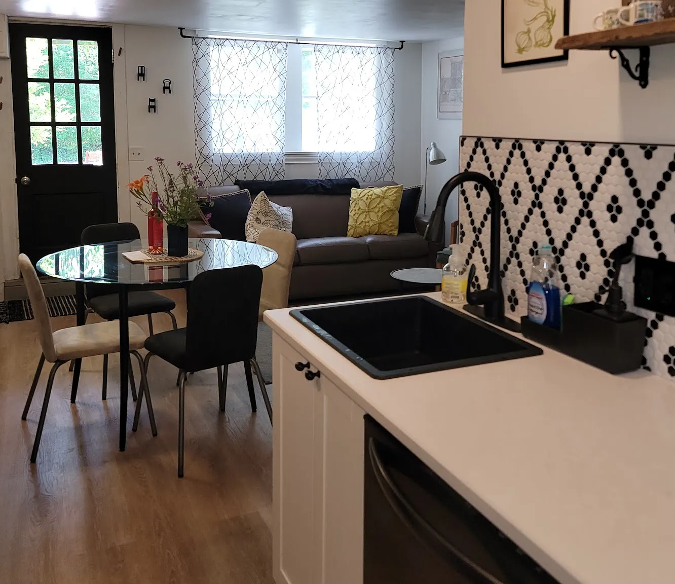 2 bed, 750 sqft, $2,100 — Photo 1