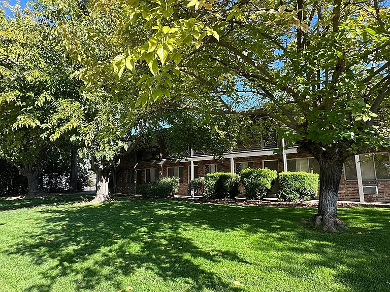 Must See Community in River Park Community ~ East Sac Area — Photo 43