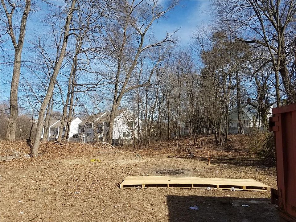 2nd image of 33 Dennis St