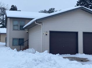 1609 Pinewood Ln APT 4, Hudson, WI 54016