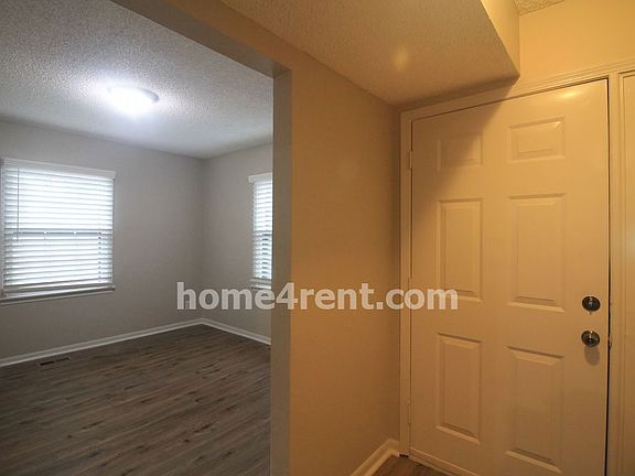 3rd image of 11929 Goodman St