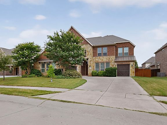 2nd image of 2201 Arbol Way
