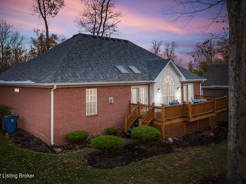 1st image of 528 Wood Lake Dr