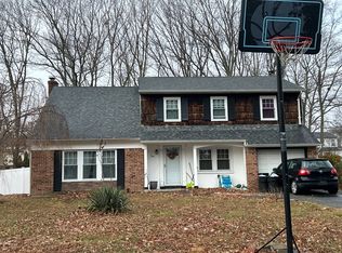 4 Summercress Ln, Coram, NY 11727