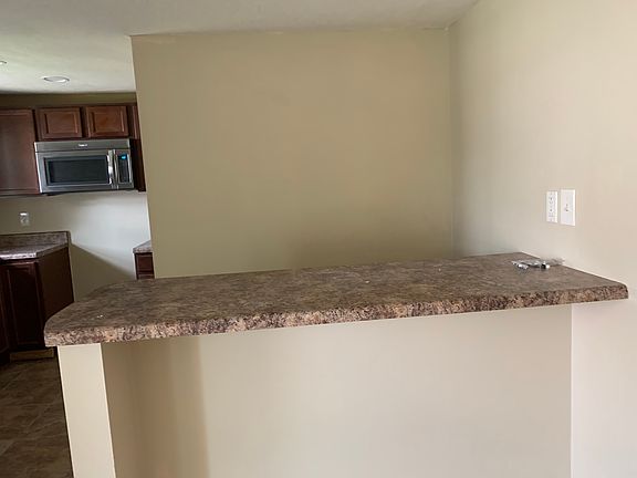 4th image of 926 W Scott Ave