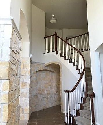 3rd image of 2221 Buena Vista Ln