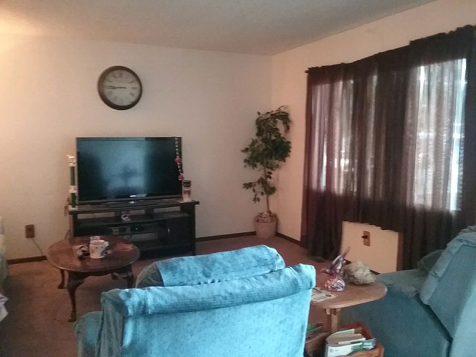 2nd image of 208 Circle Dr