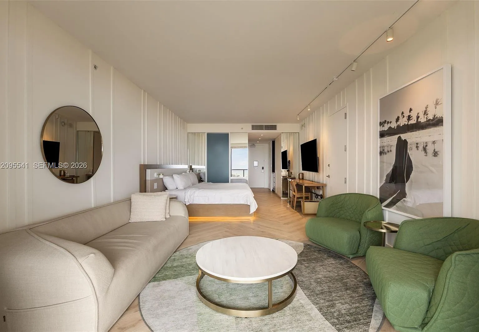 2201 Collins Ave Condo — Photo 3
