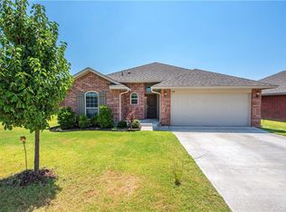 10805 N Lily Ln, Edmond, OK 73025