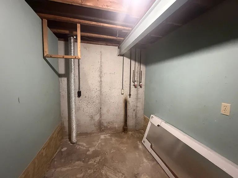 902 E Frederick St — Photo 17