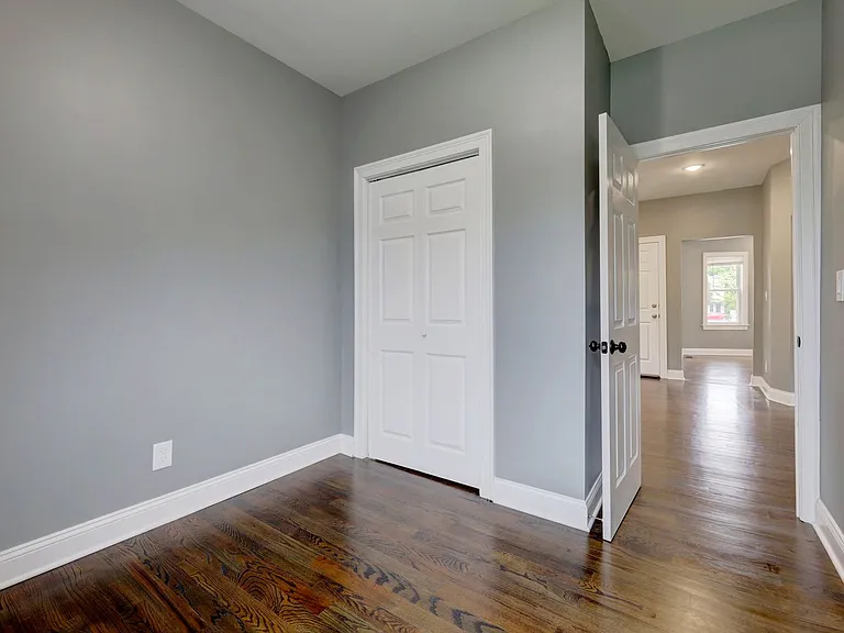 120 Center St — Photo 6