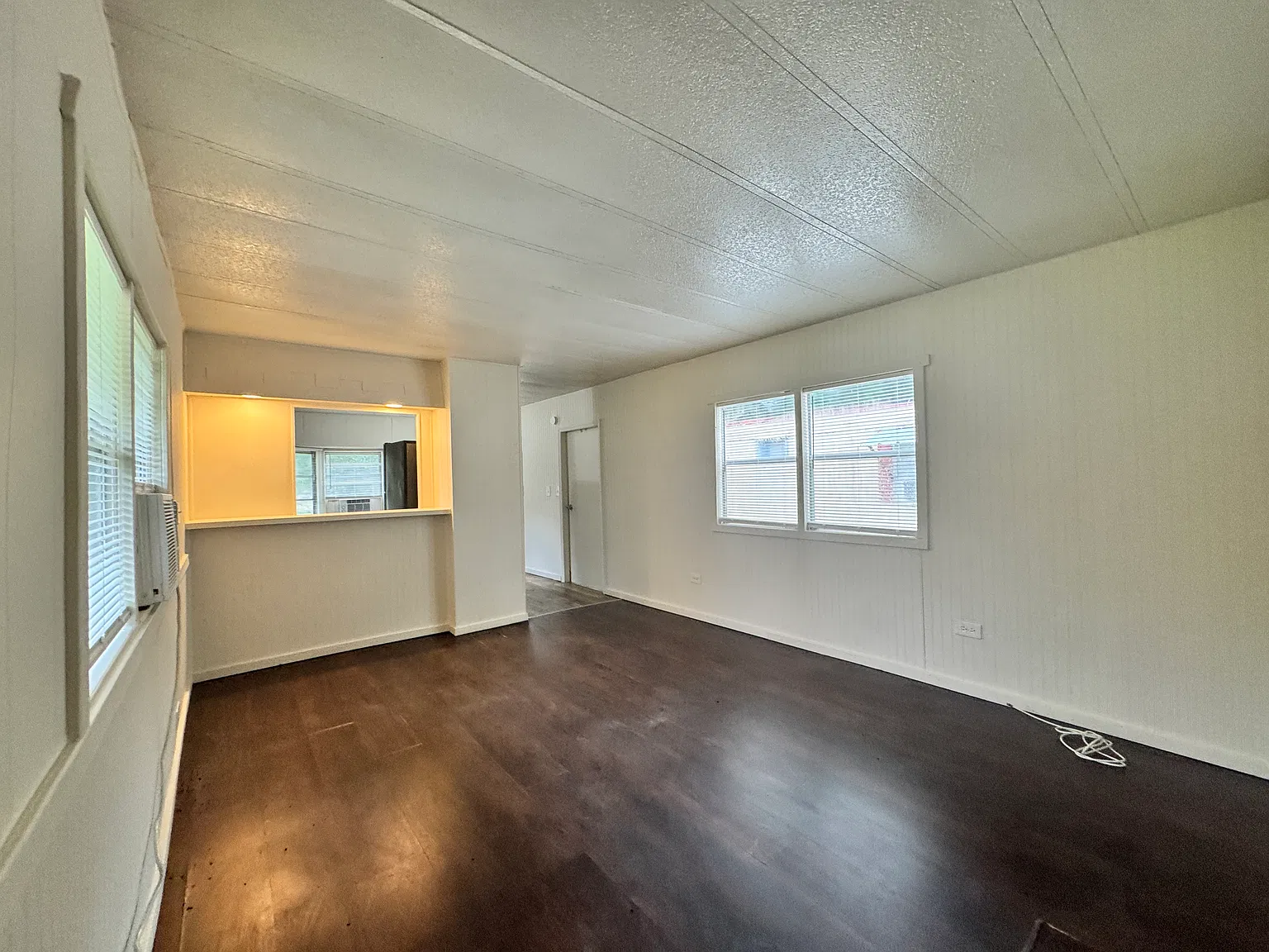 2 Bed, 1 Bath Mobile Home — Photo 2