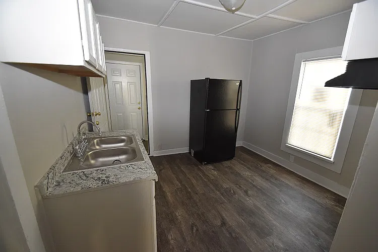 2 bed, 784 sqft, $995 — Photo 2
