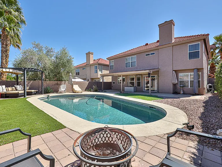 3236 E Hiddenview Dr — Photo 1