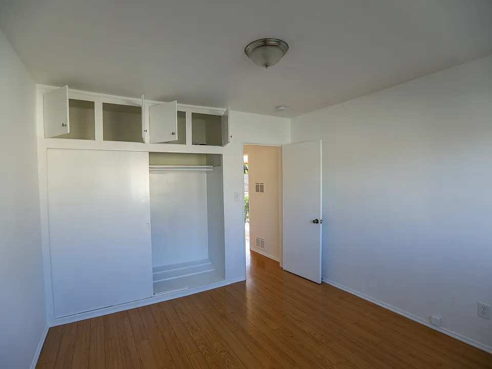 262 S Sycamore Ave #7