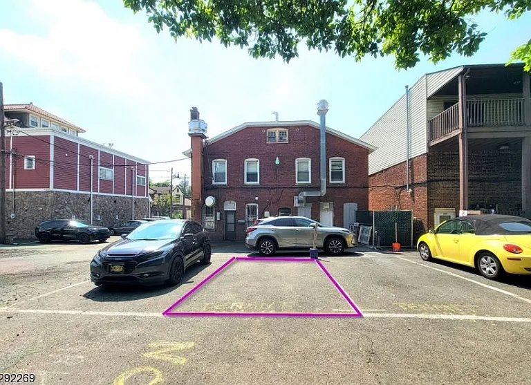 551 Franklin Ave #2R — Photo 2