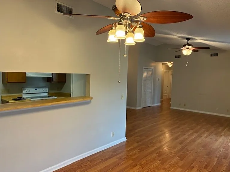 114 N Woodvalley Dr — Photo 8