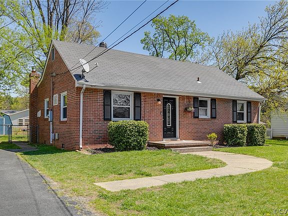 3rd image of 8403 Hood Dr