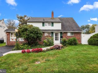 8 Goodrock Rd, Levittown, PA 19057