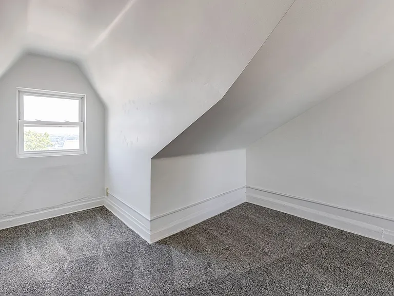 2120 Salisbury St S — Photo 39