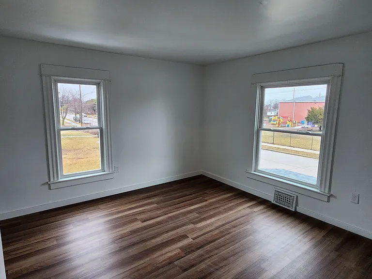 2320 Howe St — Photo 8