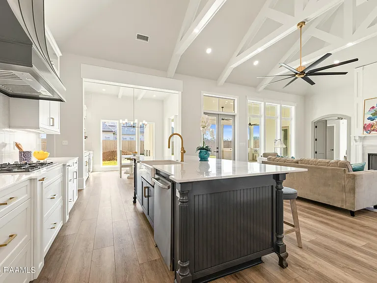 109 Trailing Oaks Dr — Photo 15