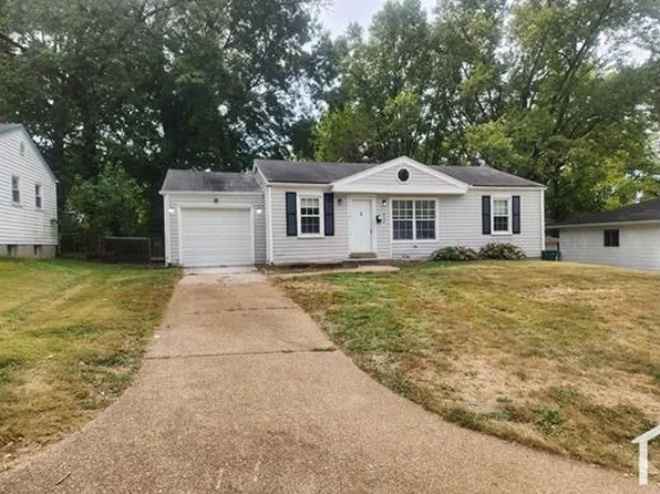 840 Bella Ln, Saint Louis, MO 63137