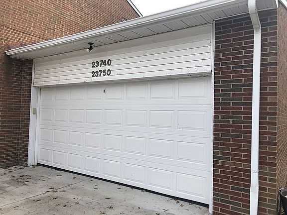 3rd image of 23740 Lake Shore Blvd