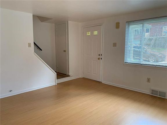 3rd image of 92 Lynwood Ave