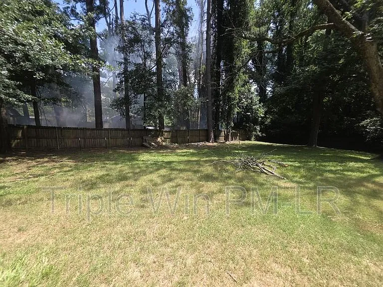 318 W Bell St — Photo 39
