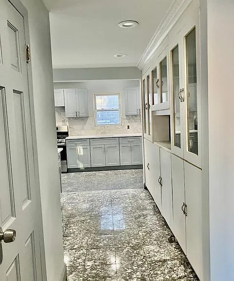 Oakley Ave — Photo 2