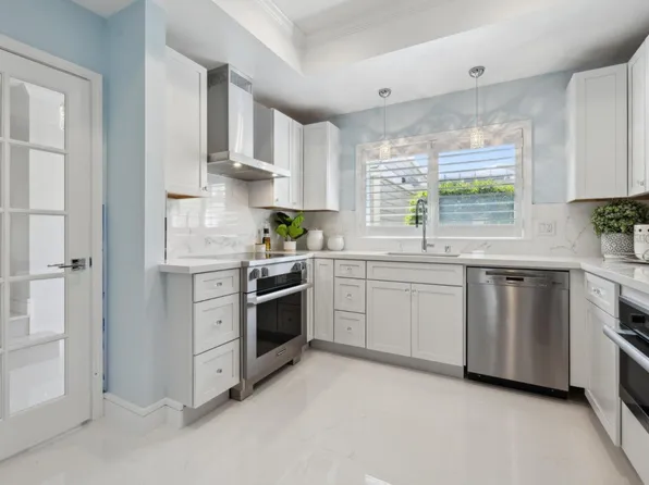 879 Ursa Ln, Foster City, CA 94404