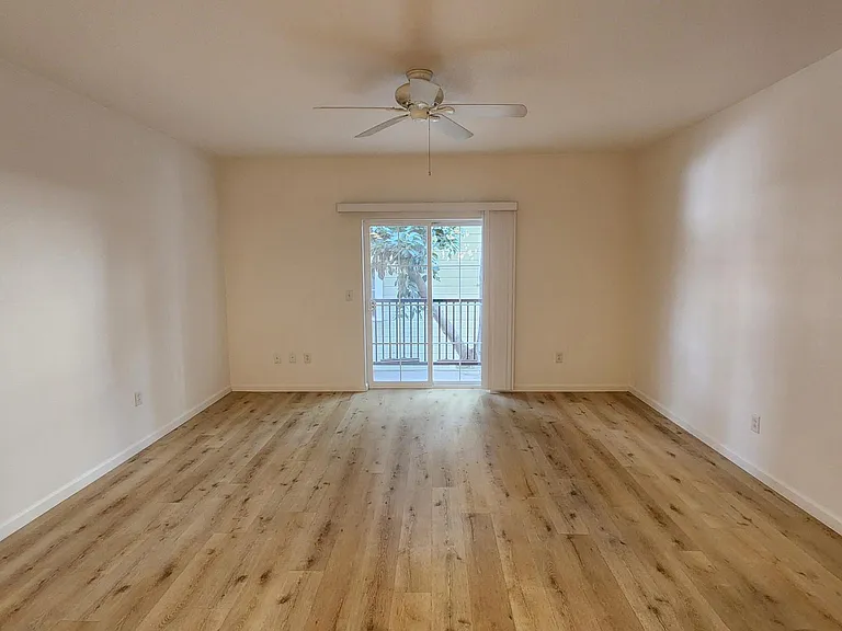1033 S St #6 — Photo 10
