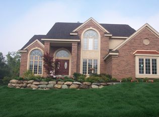 6708 Whispering Woods Dr, West Bloomfield, MI 48322