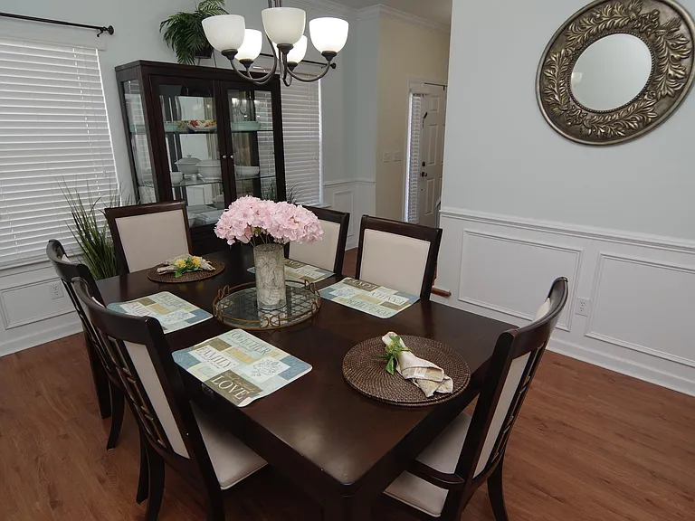 212 Glossy Green Ln — Photo 6