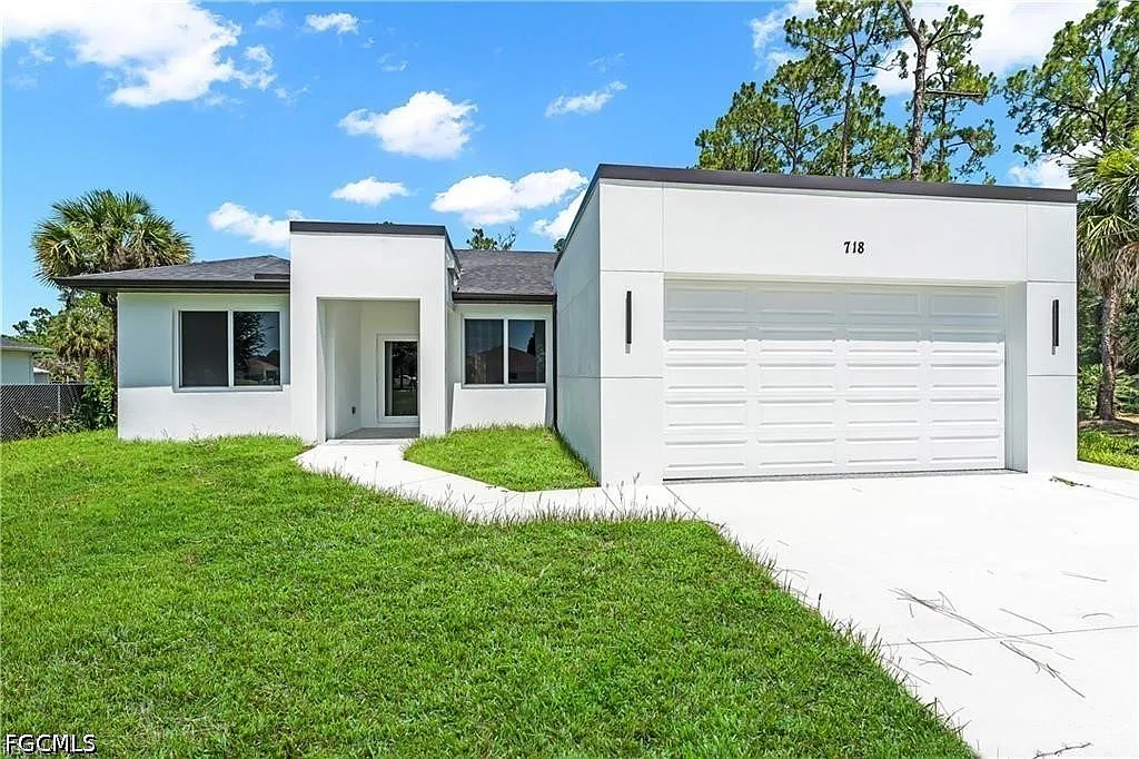 3 bed, 2.0 bath, 1366 sqft, $2,300 — Photo 1