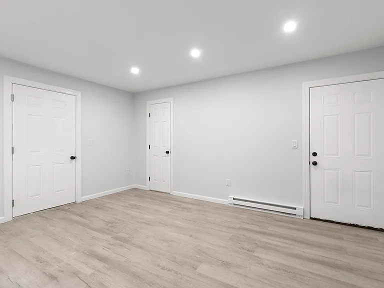 146 Hobart St #B — Photo 11