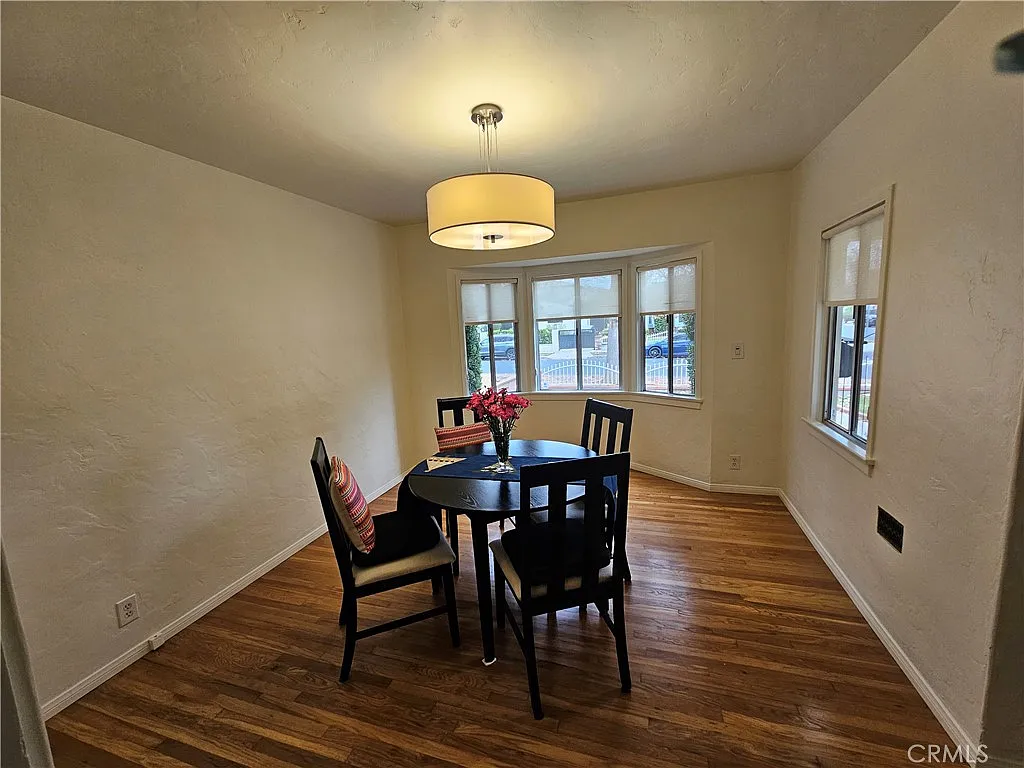 2 bed, 1373 sqft, $4,200 — Photo 3