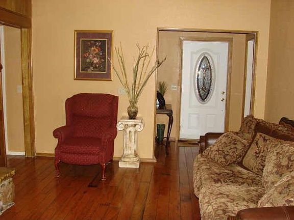 3rd image of 101 N Winding Oaks Dr