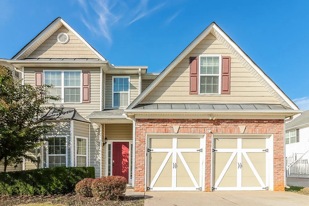 4 bed, 2.5 bath, 2234 sqft, $1,820 — Photo 1
