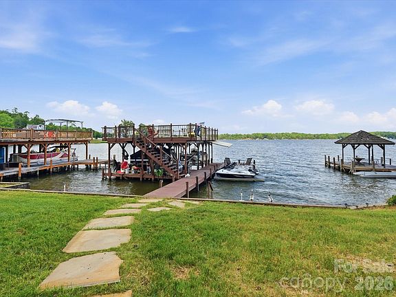 3rd image of 562 Lake Head Rd