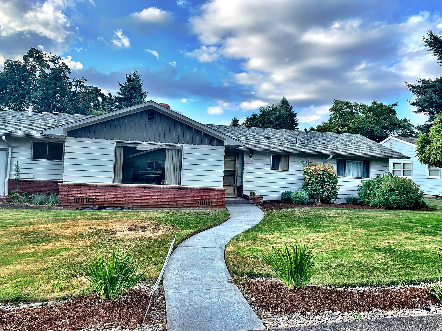 2045 Margarett St NW photo 1